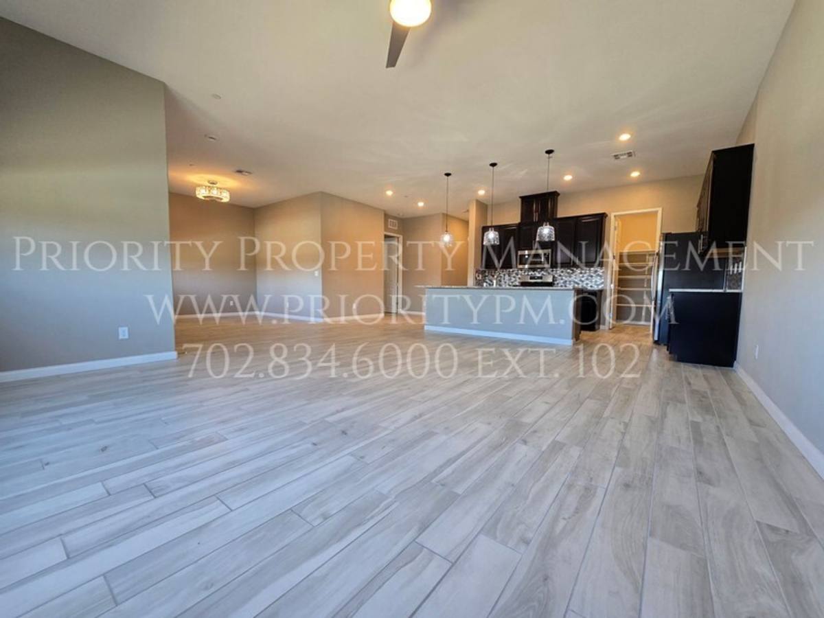 Townhouse for rent at 738 Purple Knoll Walk, Henderson, NV 89011