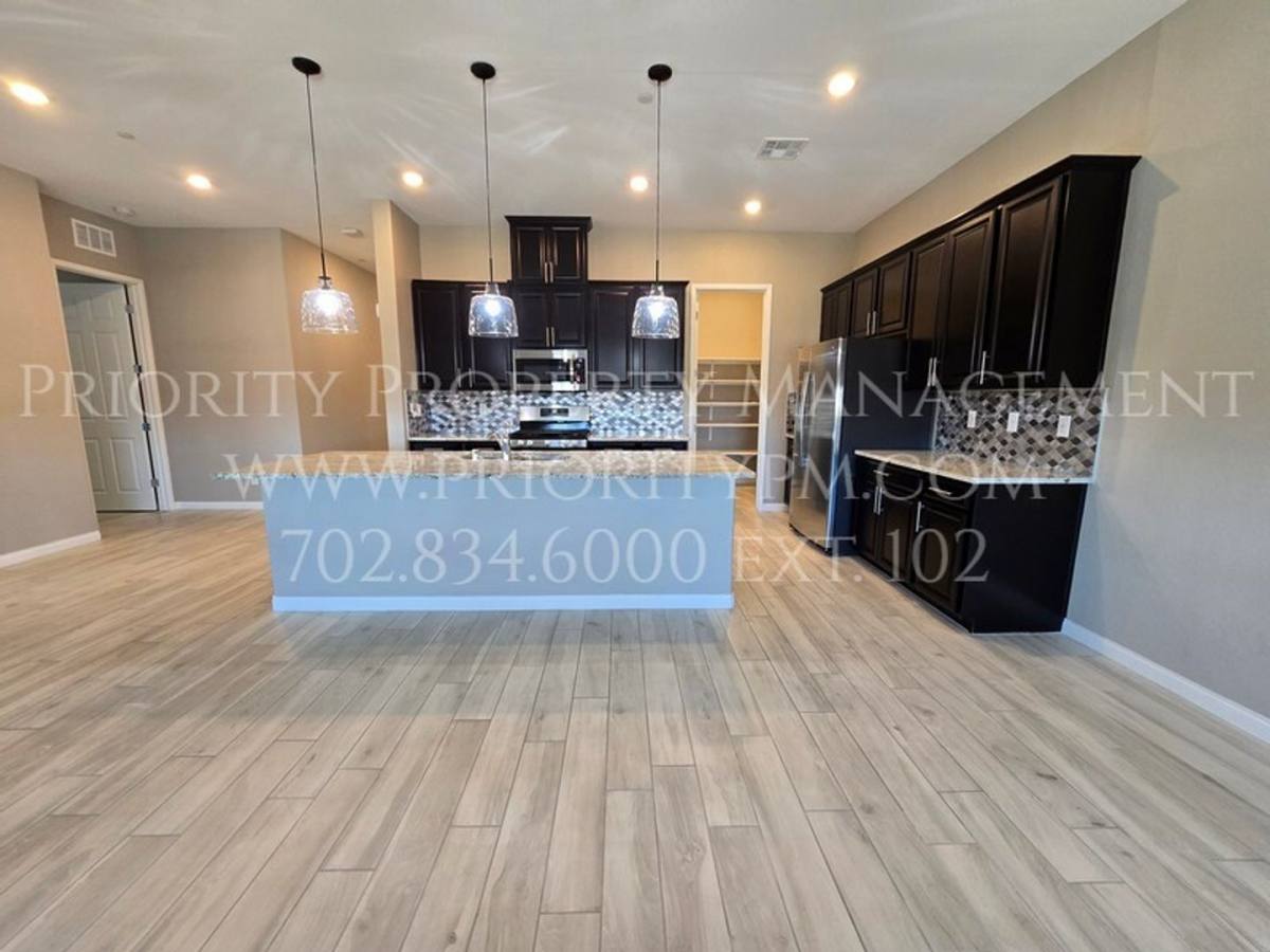 Townhouse for rent at 738 Purple Knoll Walk, Henderson, NV 89011