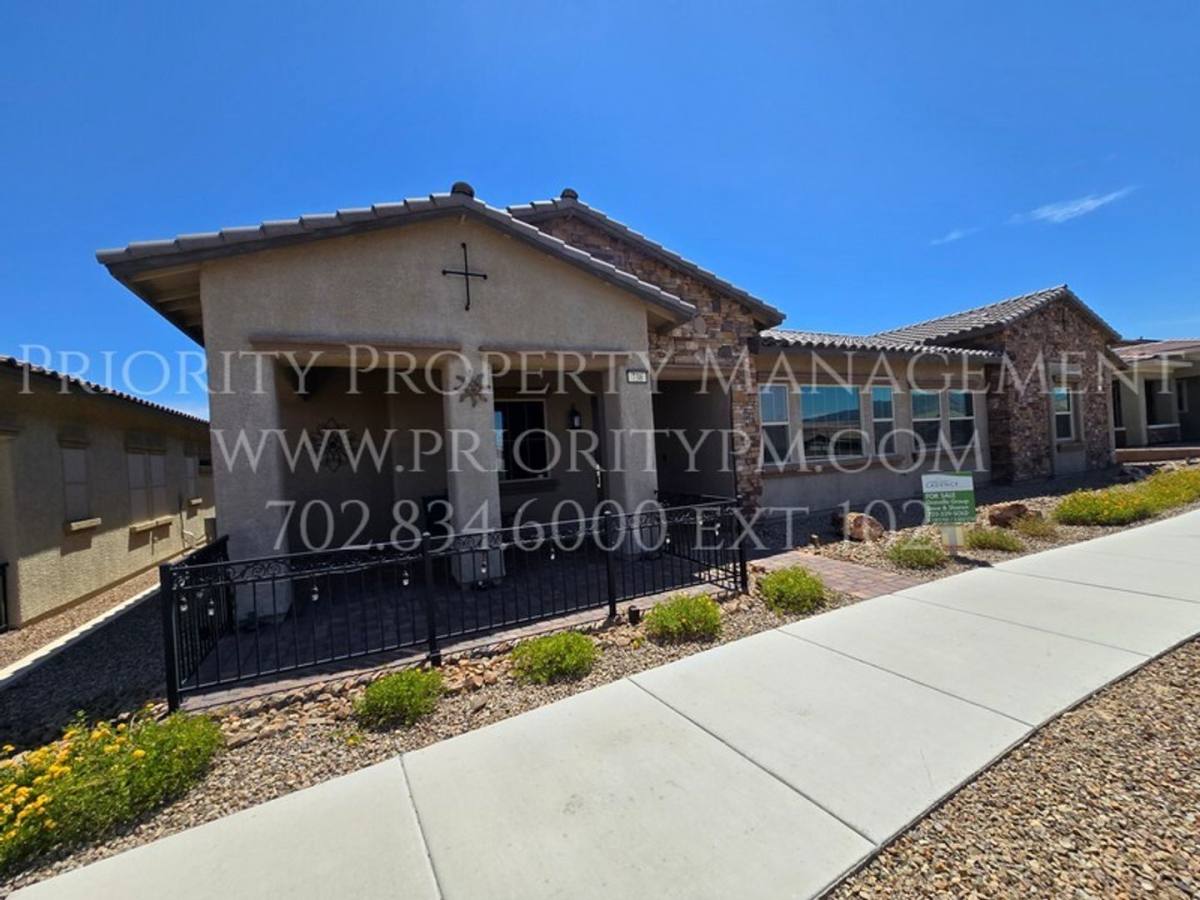 Townhouse for rent at 738 Purple Knoll Walk, Henderson, NV 89011
