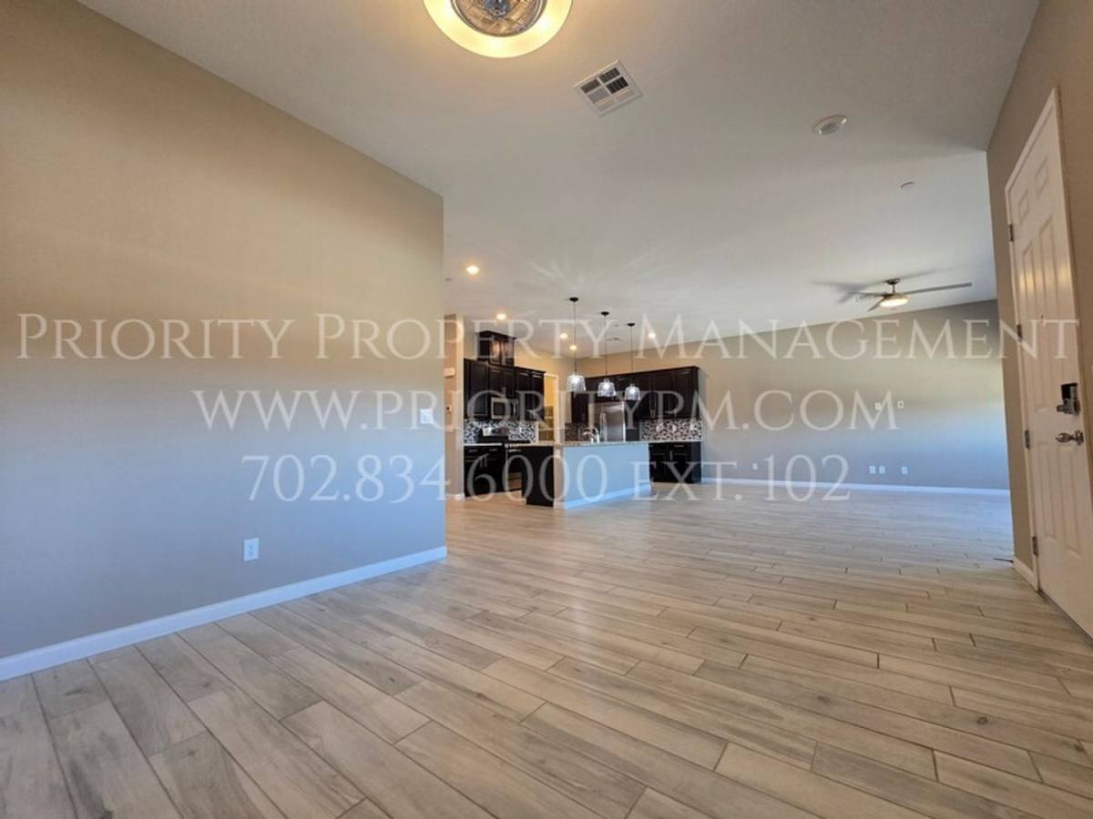 Townhouse for rent at 738 Purple Knoll Walk, Henderson, NV 89011