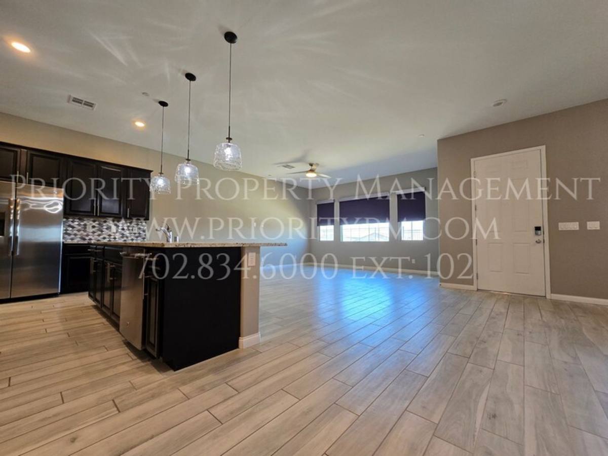 Townhouse for rent at 738 Purple Knoll Walk, Henderson, NV 89011