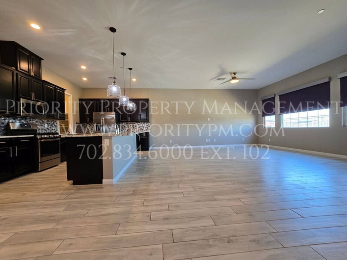 Townhouse for rent at 738 Purple Knoll Walk, Henderson, NV 89011