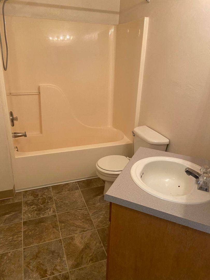 Apartment for rent at 960 Anderson Lane, Springfield, OR 97477