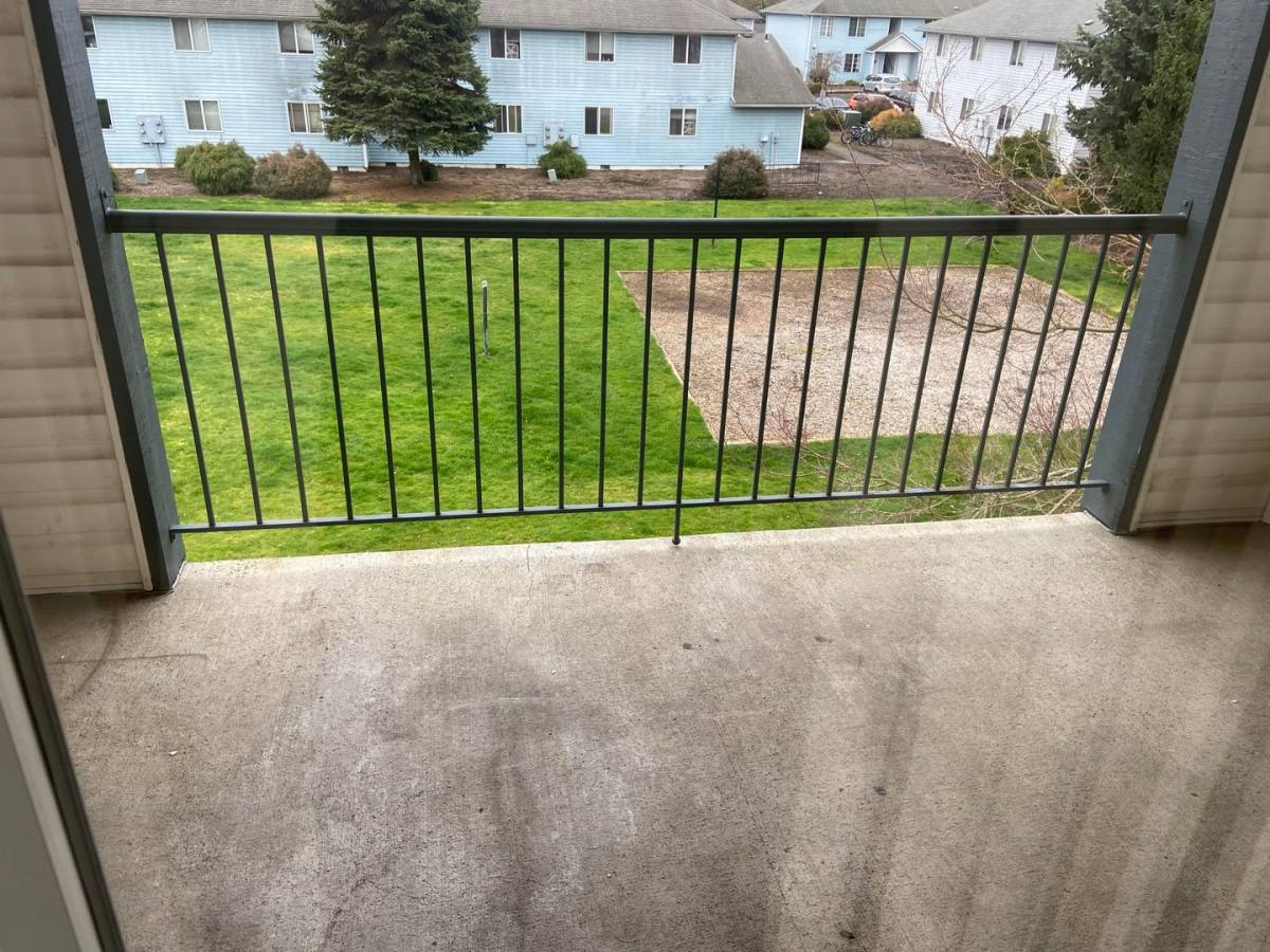 Apartment for rent at 960 Anderson Lane, Springfield, OR 97477