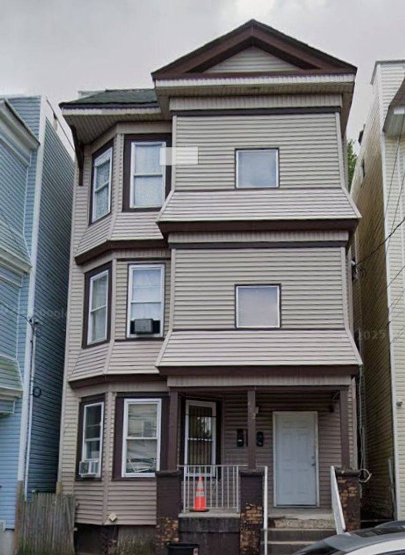 Apartment for rent at 482 Avon, Newark, NJ 07108