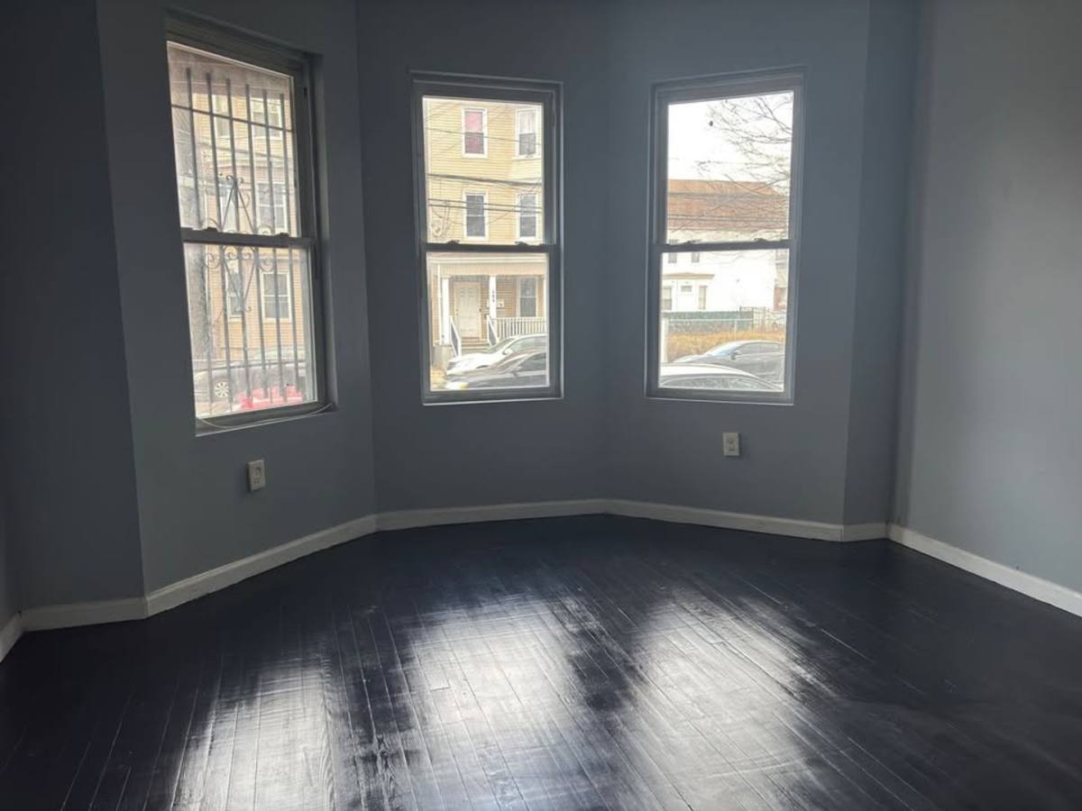 Apartment for rent at 482 Avon, Newark, NJ 07108