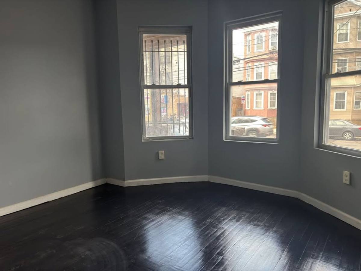 Apartment for rent at 482 Avon, Newark, NJ 07108