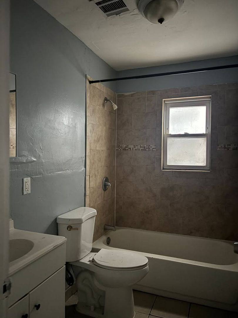 Apartment for rent at 482 Avon, Newark, NJ 07108