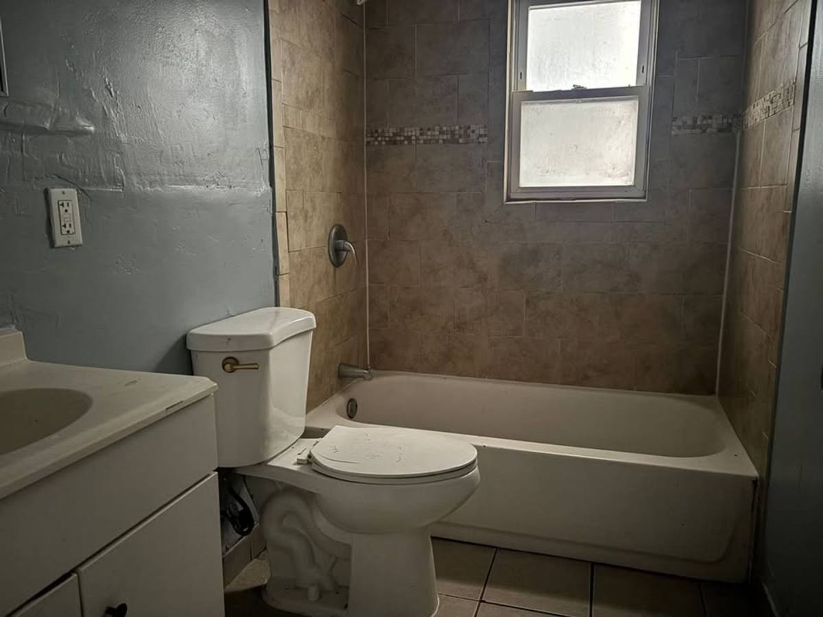 Apartment for rent at 482 Avon, Newark, NJ 07108