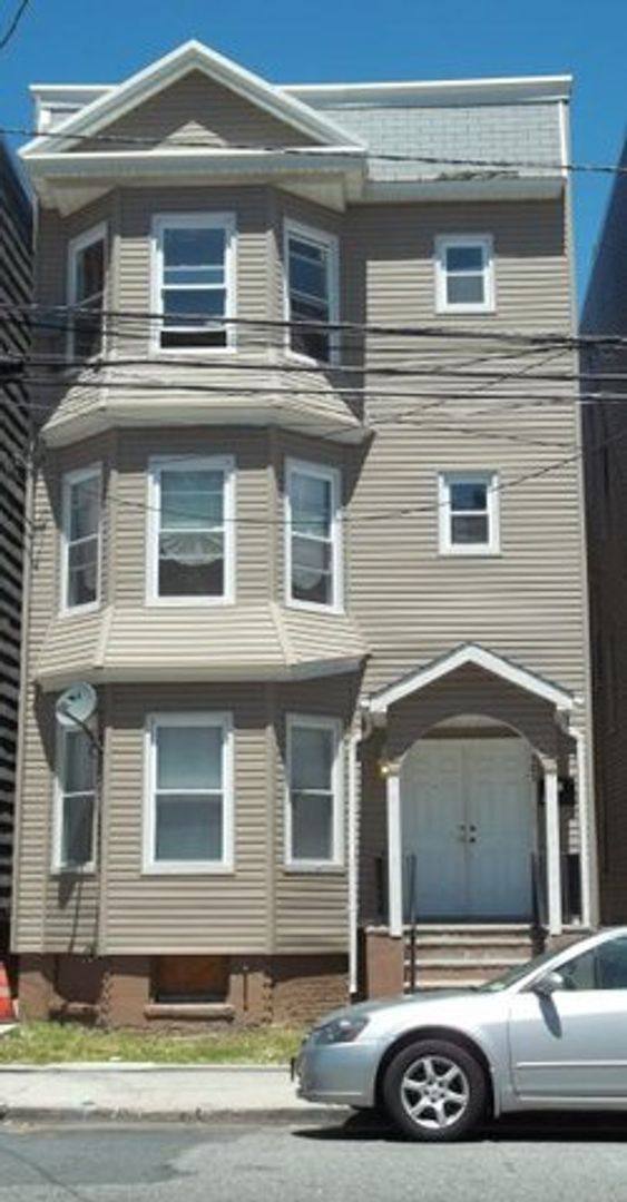 Apartment for rent at 483 Avon, Newark, NJ 07108