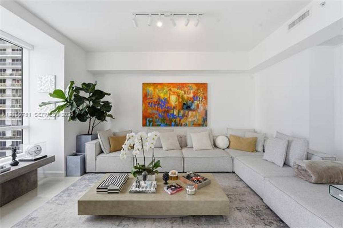 Apartment for rent at 601 NE 27th St, Miami, FL 33137