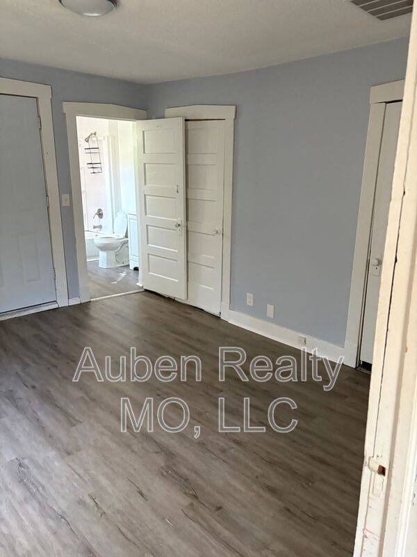 Apartment for rent at 507 Henrie St #2, Excelsior Springs, MO 64024