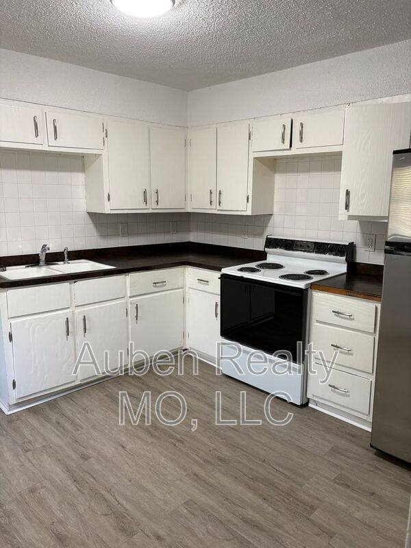Apartment for rent at 507 Henrie St #2, Excelsior Springs, MO 64024