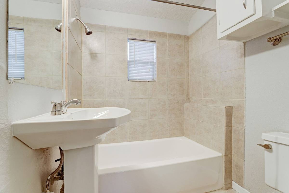 Apartment for rent at 1536 Michigan, Houston, TX 77006