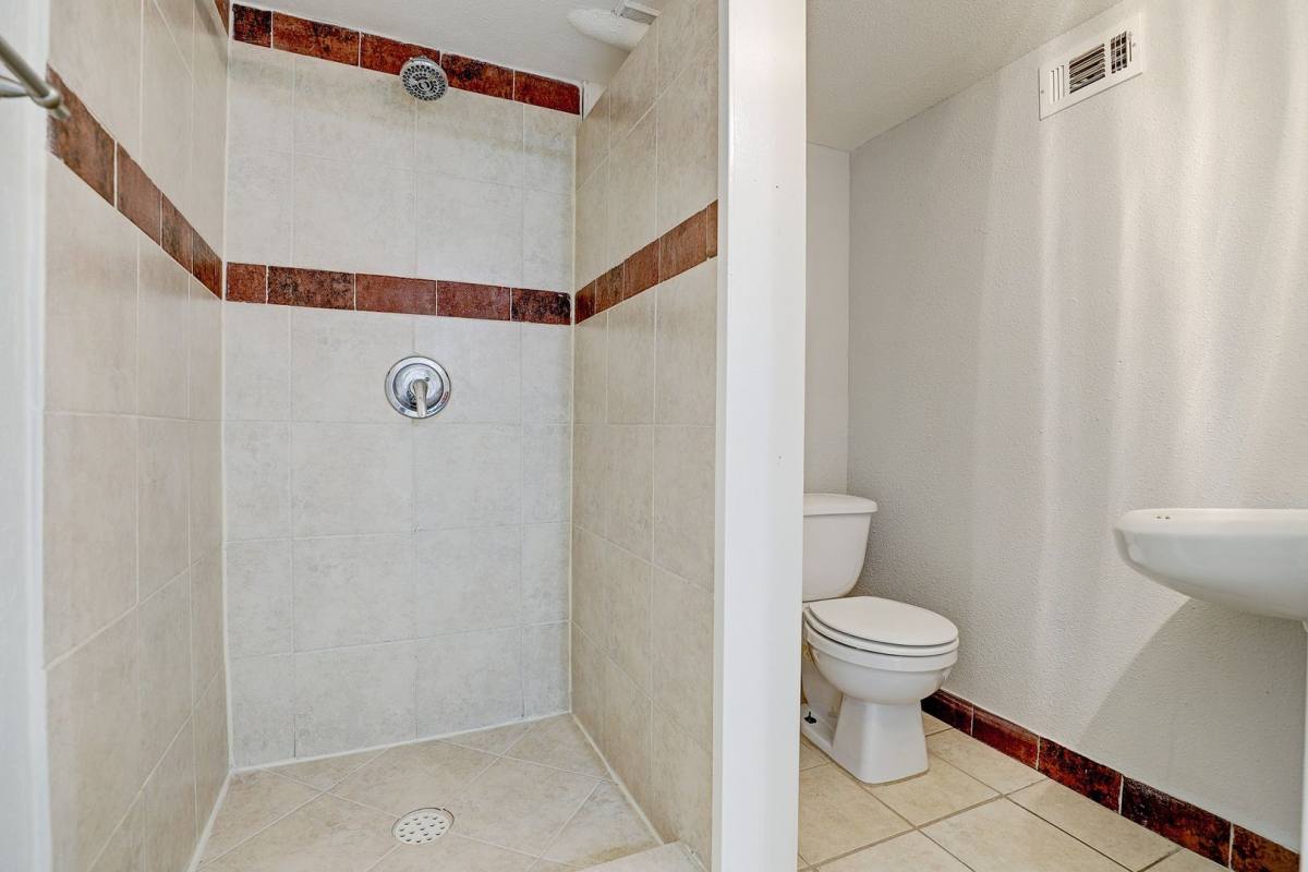 Apartment for rent at 1536 Michigan, Houston, TX 77006