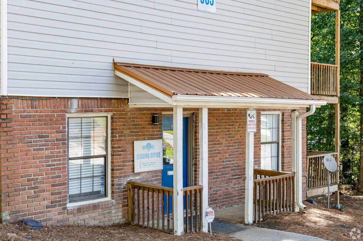 Apartment for rent at 563 Briar Hill Court, Riverdale, GA 30274