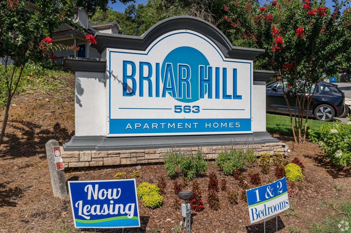 Apartment for rent at 563 Briar Hill Court, Riverdale, GA 30274