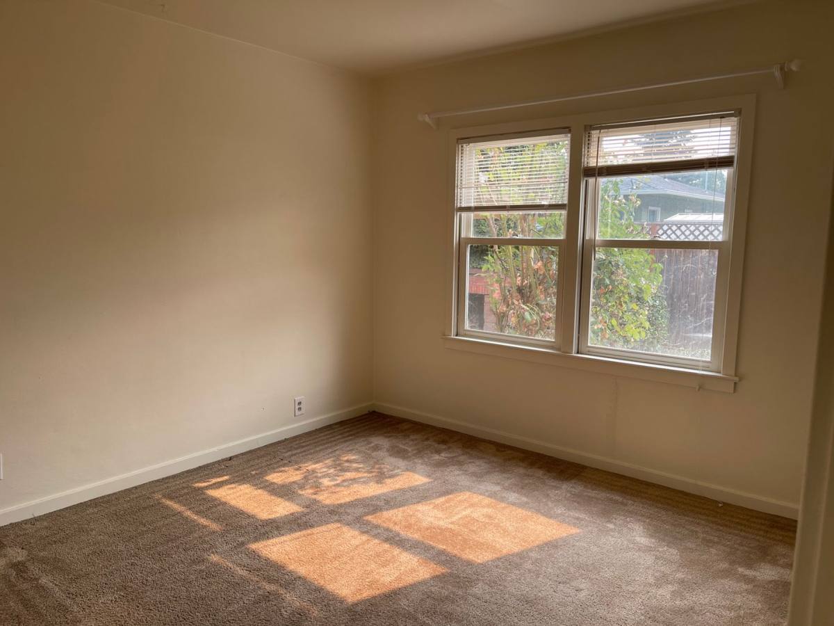 House for rent at 655 W Fairhaven St, Roseburg, OR 97471