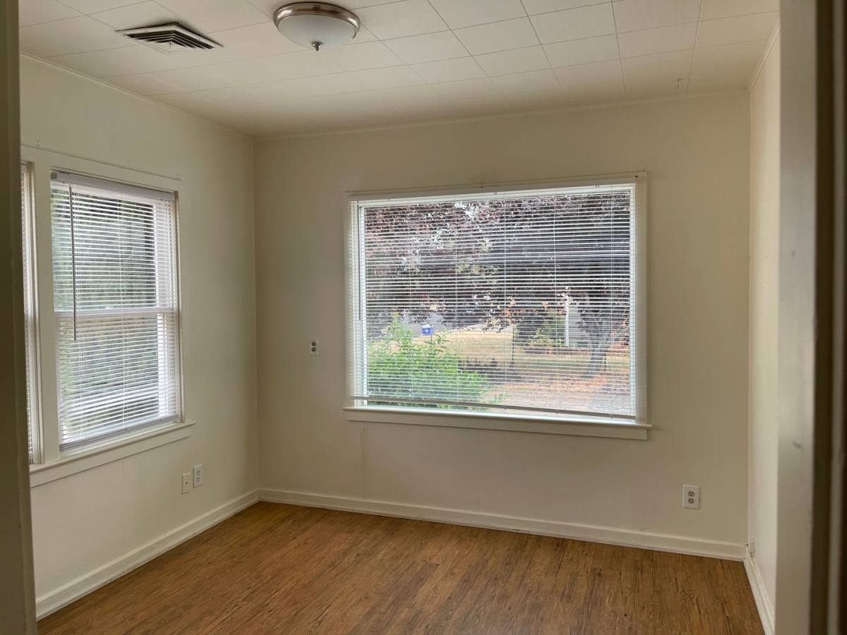 House for rent at 655 W Fairhaven St, Roseburg, OR 97471