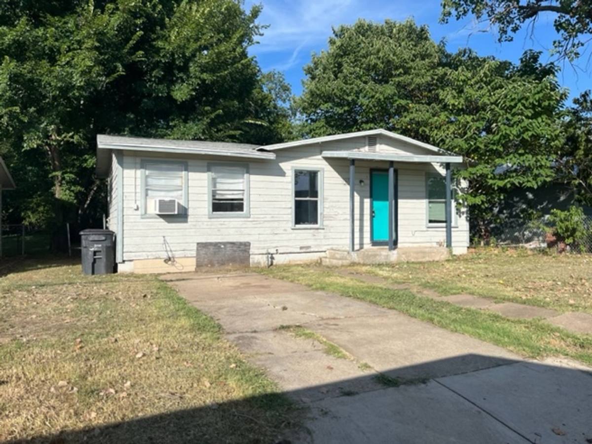 House for rent at 1610 N Anglin, Cleburne, TX 76031