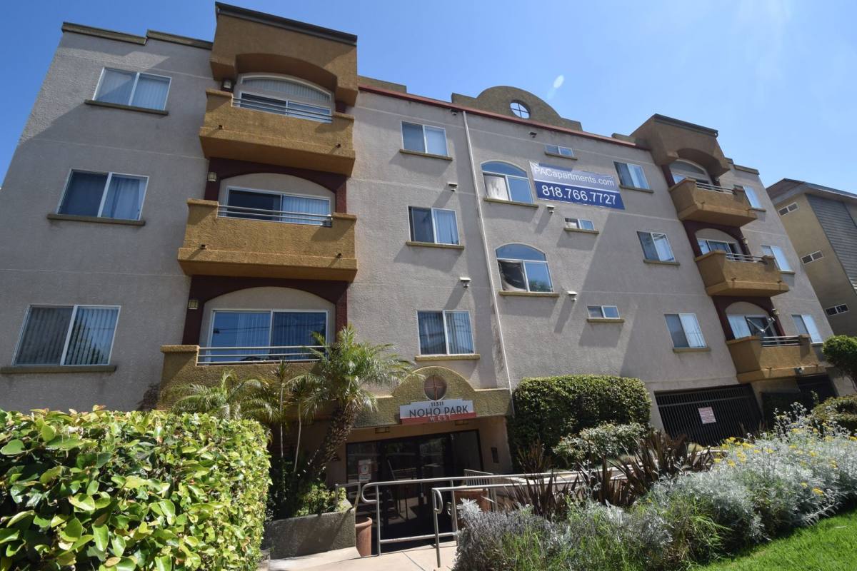 Apartment for rent at 11311 Morrison St, North Hollywood, CA 91601