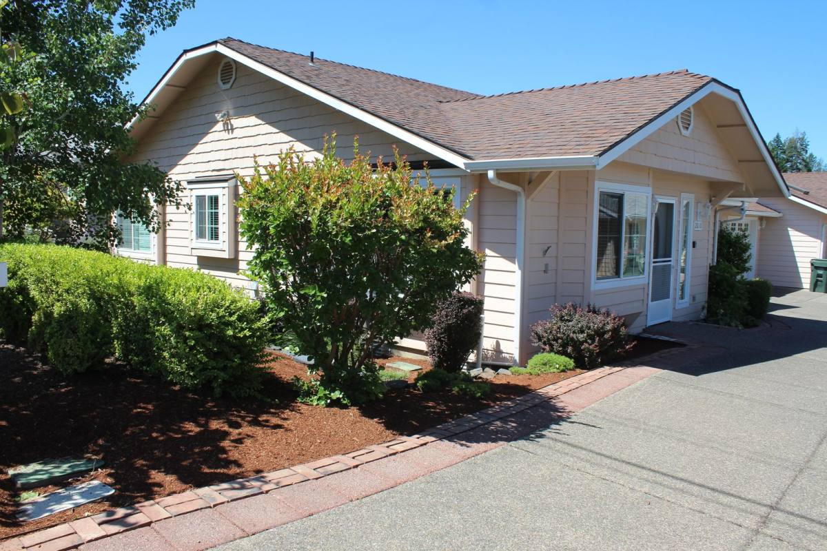 Apartment for rent at 2060 Hubbard Lane, Grants Pass, OR 97527