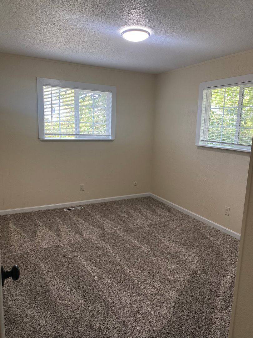 Apartment for rent at 6407 Harvey A, Klamath Falls, OR 97603