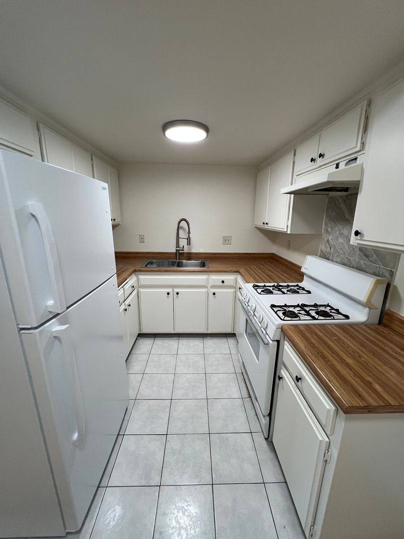 Apartment for rent at 1001 Orange Grove Ave, Glendale, CA 91205