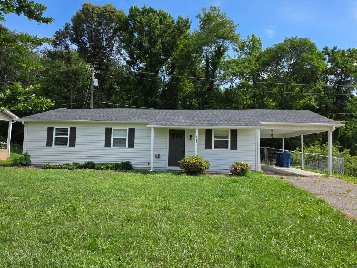 House for rent at 217 Foxwood Dr, Maiden, NC 28650