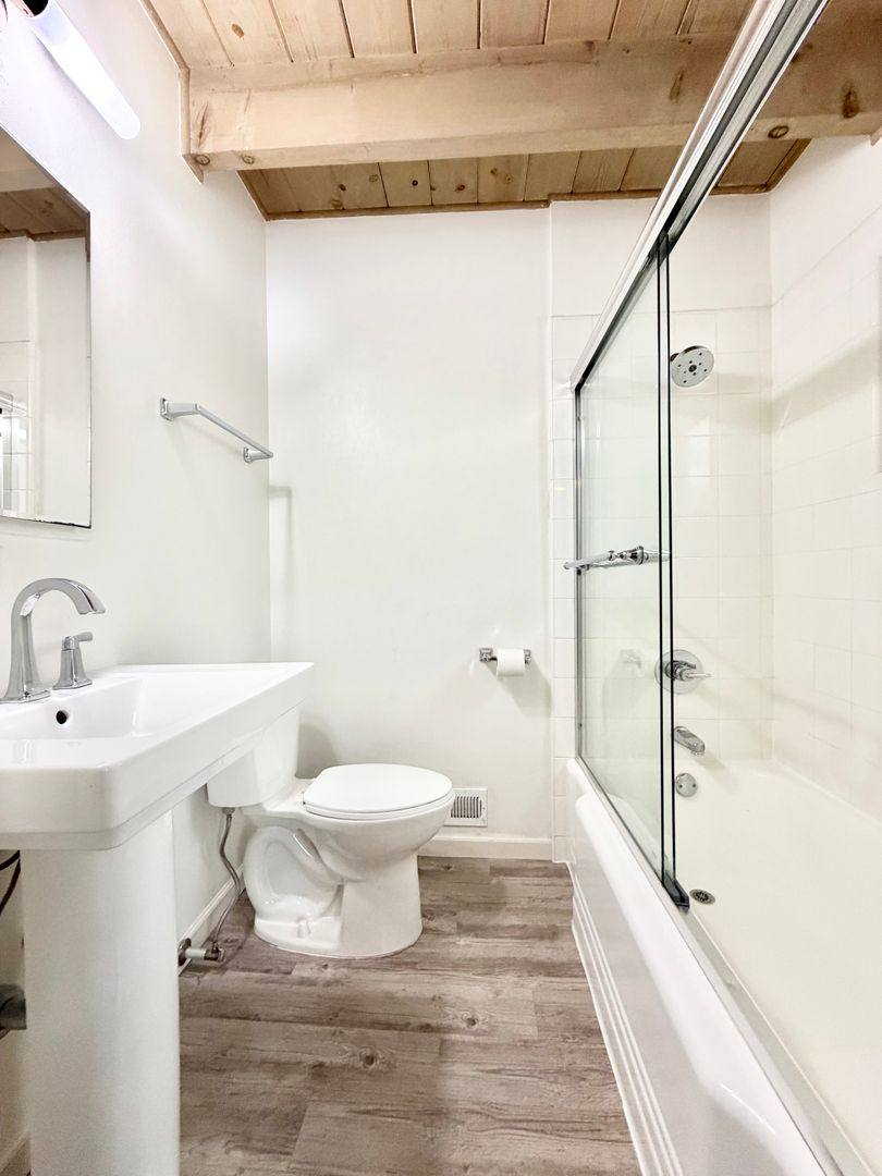 Apartment for rent at 1926 Ivy St, San Mateo, CA 94403