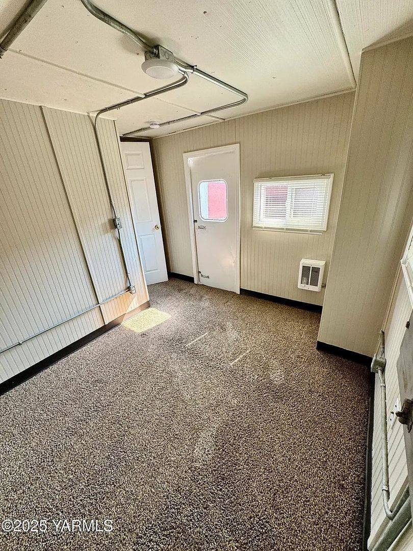 Apartment for rent at 102 E California St, Yakima, WA 98903