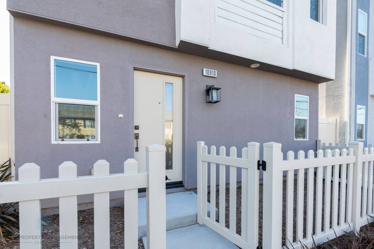 House for rent at 10910 Scottsbluff Dr, Stanton, CA 90680