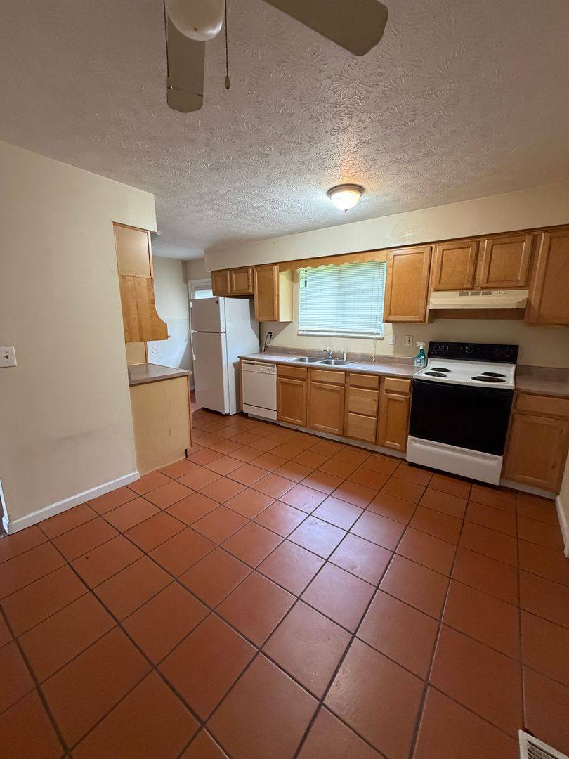 House for rent at 777 W Galbraith Rd, Cincinnati, OH 45231