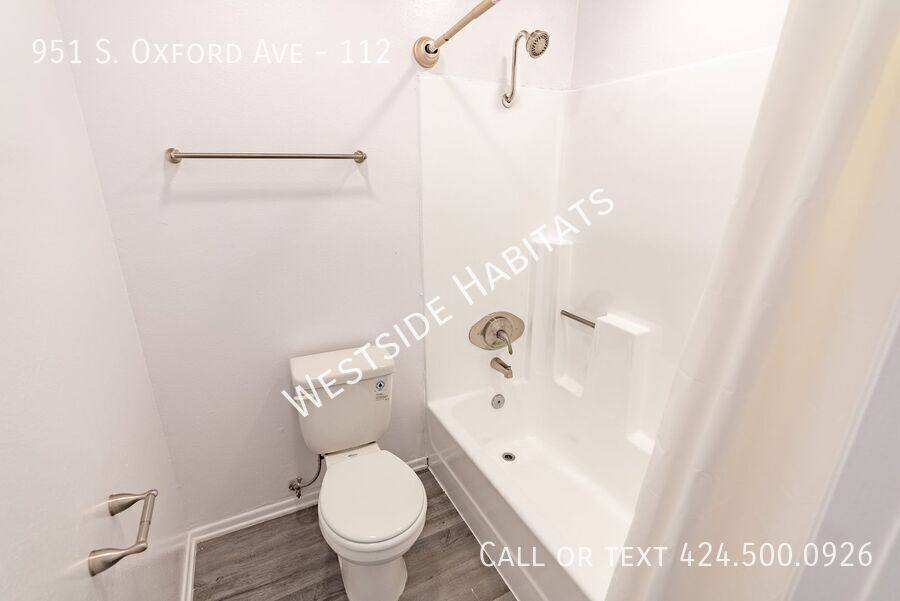 Apartment for rent at 951 S Oxford Ave, Los Angeles, CA 90006
