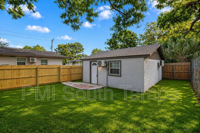 Townhouse for rent at 2108 W St Louis #B, Tampa, FL 33607