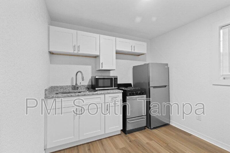 Townhouse for rent at 2108 W St Louis #B, Tampa, FL 33607