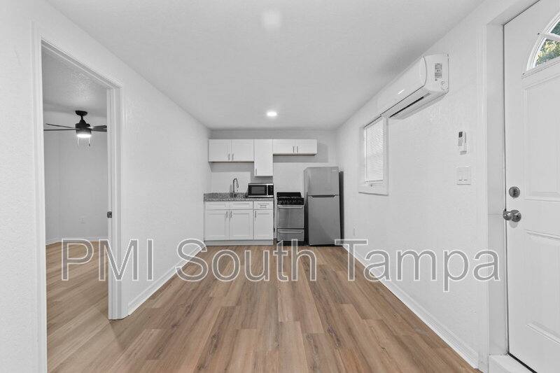 Townhouse for rent at 2108 W St Louis #B, Tampa, FL 33607