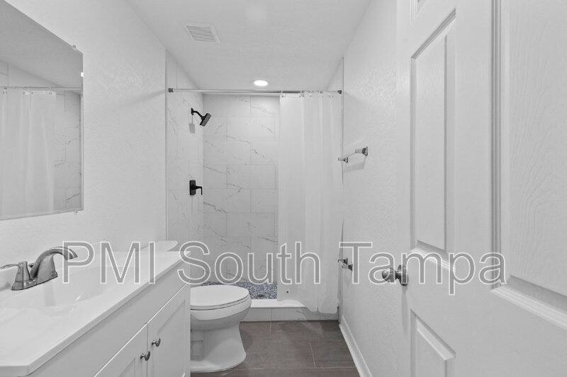 Townhouse for rent at 2108 W St Louis #B, Tampa, FL 33607