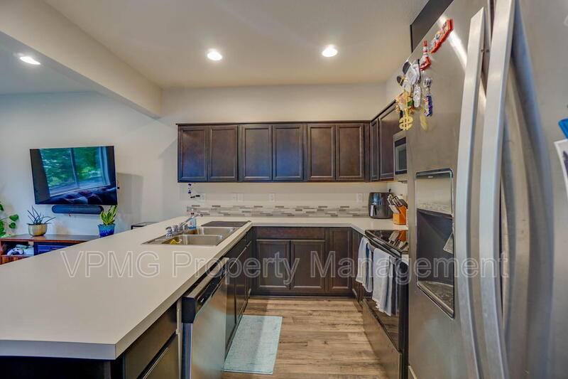 Townhouse for rent at 2023 NE Four Seasons Lane, Vancouver, WA 98684