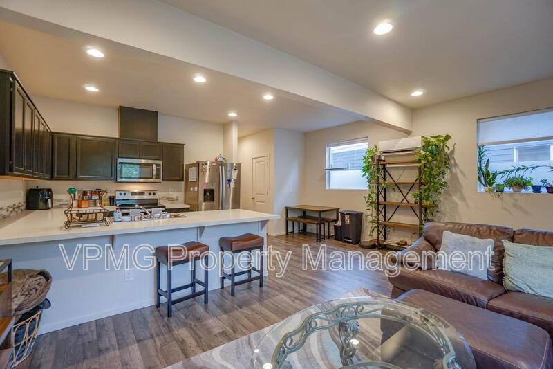 Townhouse for rent at 2023 NE Four Seasons Lane, Vancouver, WA 98684