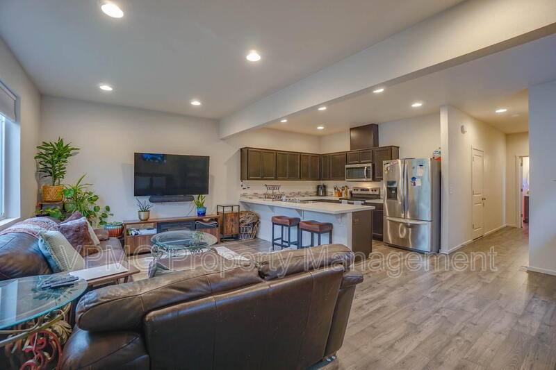 Townhouse for rent at 2023 NE Four Seasons Lane, Vancouver, WA 98684