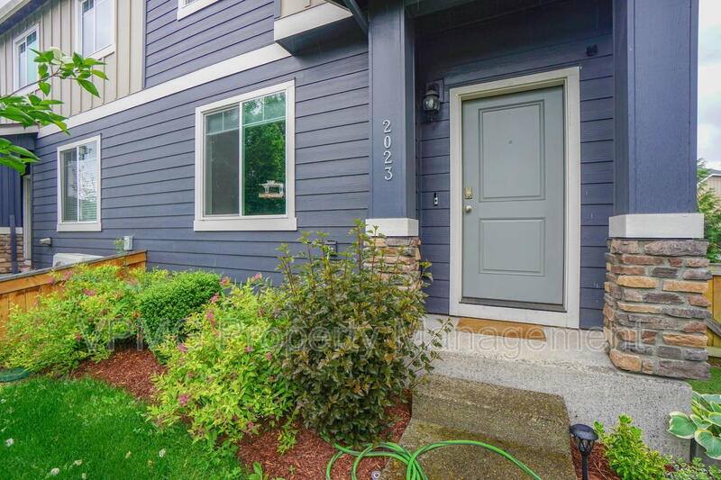 Townhouse for rent at 2023 NE Four Seasons Lane, Vancouver, WA 98684