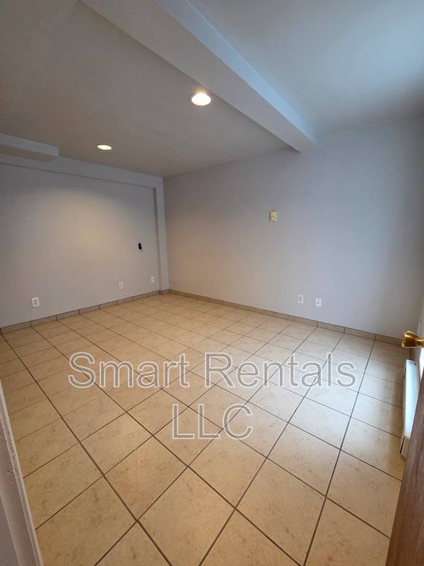 Apartment for rent at 9962 Chateau Roi Dr, Saint Louis, MO 63123