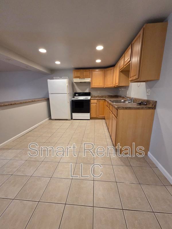 Apartment for rent at 9962 Chateau Roi Dr, Saint Louis, MO 63123