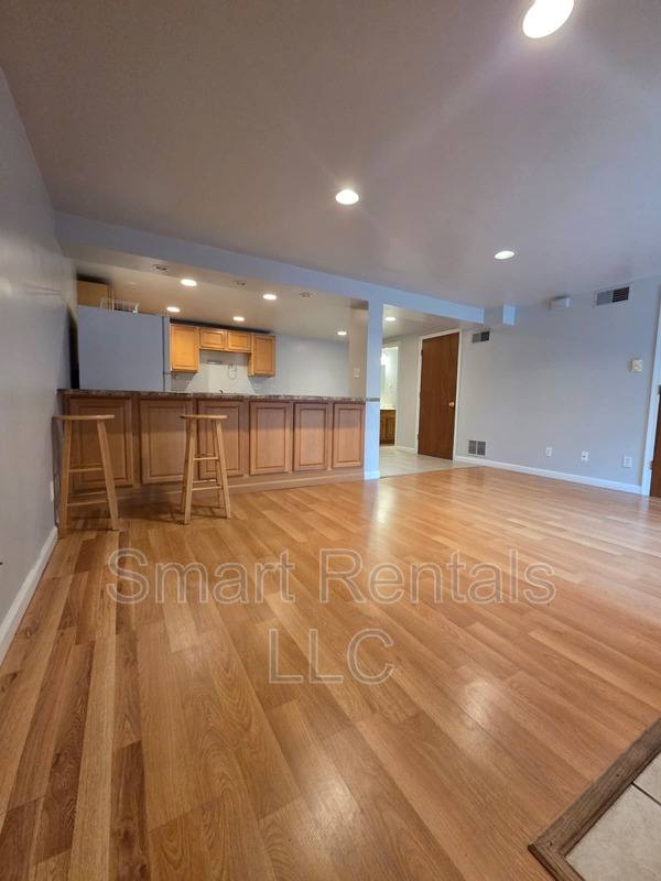 Apartment for rent at 9962 Chateau Roi Dr, Saint Louis, MO 63123