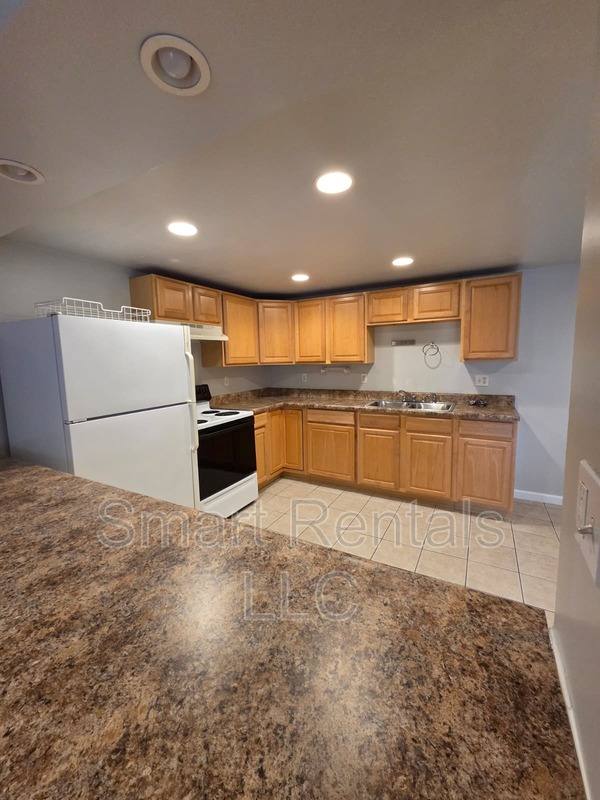Apartment for rent at 9962 Chateau Roi Dr, Saint Louis, MO 63123