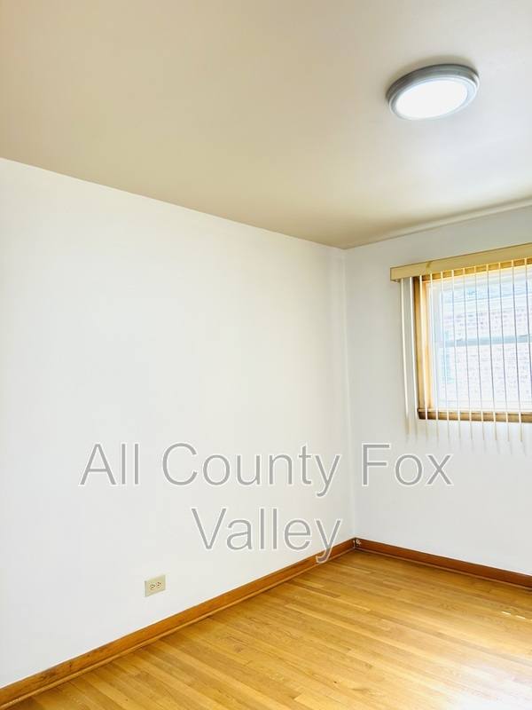 House for rent at 14518 S Hoxie Ave, Chicago, IL 60633