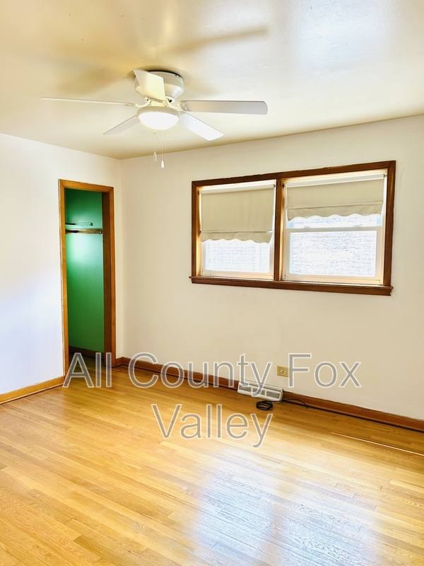 House for rent at 14518 S Hoxie Ave, Chicago, IL 60633