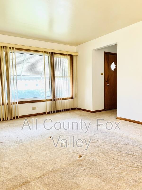 House for rent at 14518 S Hoxie Ave, Chicago, IL 60633