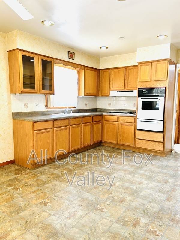 House for rent at 14518 S Hoxie Ave, Chicago, IL 60633